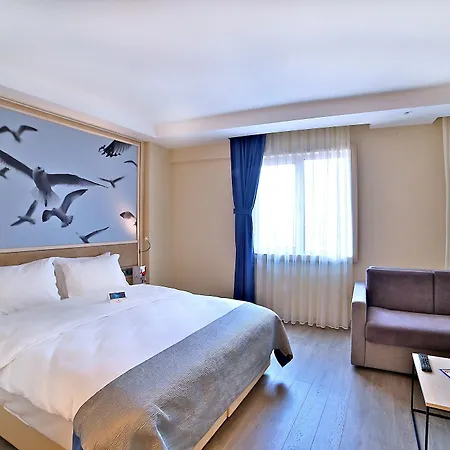 Отель Ramada By Wyndham Old