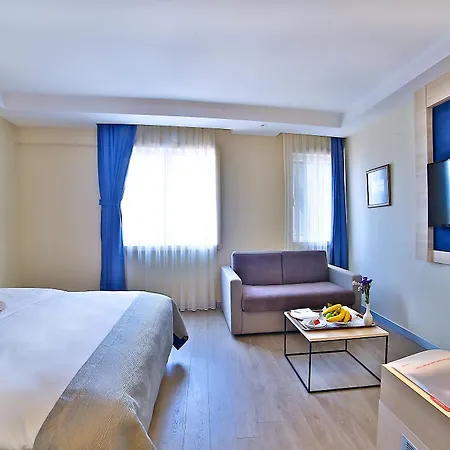 Отель Ramada By Wyndham Old Стамбул
