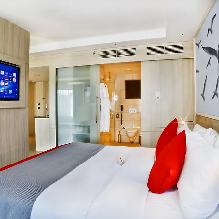 Отель Ramada By Wyndham Old 4*
