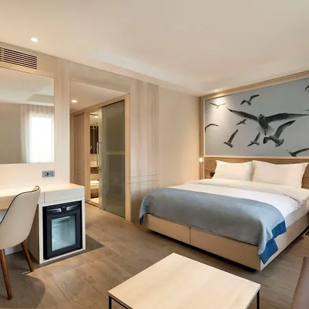 Отель Ramada By Wyndham Old