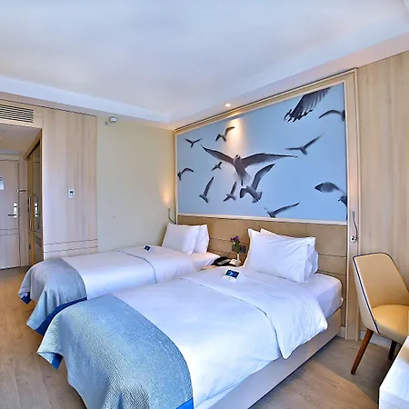 Отель Ramada By Wyndham Old