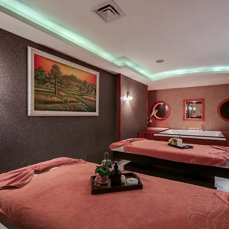 Ramada By Wyndham Old Отель 4*