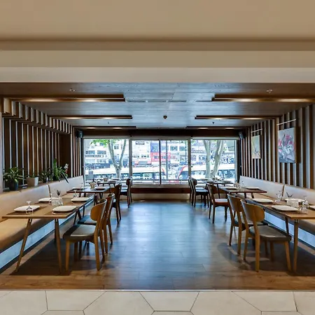 Отель Ramada By Wyndham Old 4*
