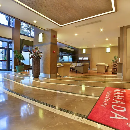Hotel Ramada By Wyndham Old