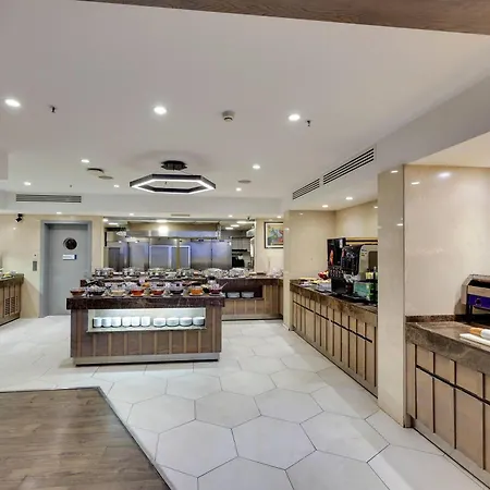 Ramada By Wyndham Old 4* Stambuł