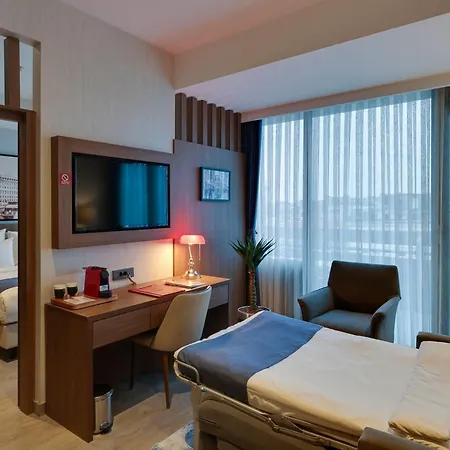 Ramada By Wyndham Old Hotel