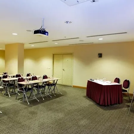 Отель Ramada By Wyndham Old 4*