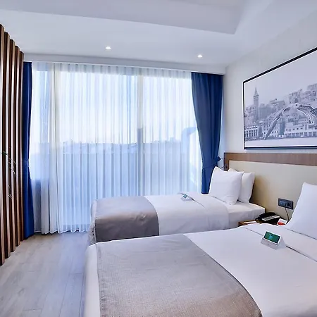 Ramada By Wyndham Old Отель