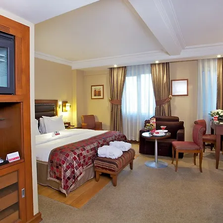 Отель Ramada By Wyndham Old Стамбул