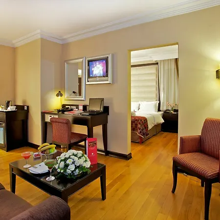 Ramada By Wyndham Old 4* Стамбул