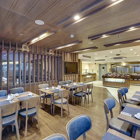 מלון Ramada By Wyndham Old