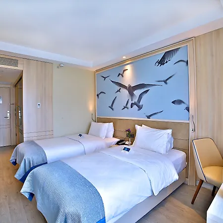 Ramada By Wyndham Old 호텔 4*