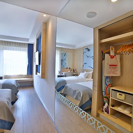 Ramada By Wyndham Old מלון 4*