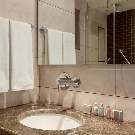 Ramada By Wyndham Old מלון 4*