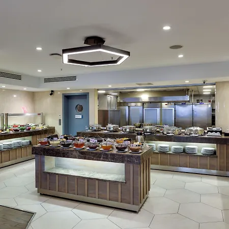 Ramada By Wyndham Old 호텔