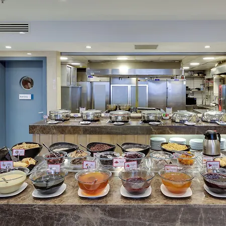 Hotel Ramada By Wyndham Old 4*