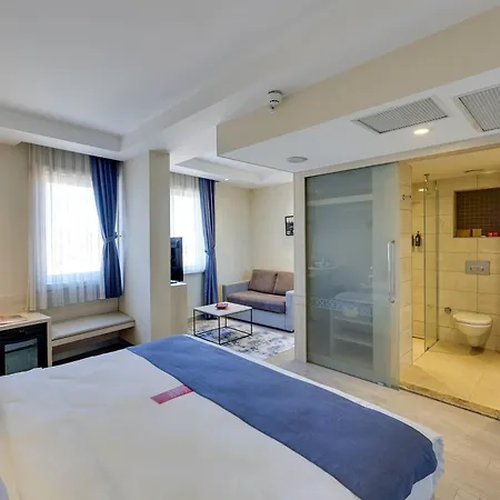 Ramada By Wyndham Old