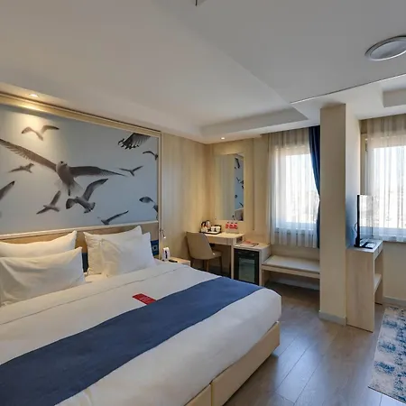 Hotel Ramada By Wyndham Old
