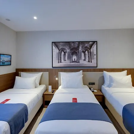 Ramada By Wyndham Old מלון