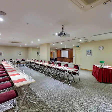 호텔 Ramada By Wyndham Old 4*