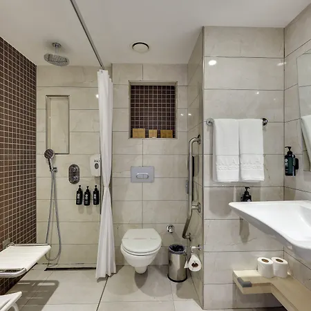Hotel Ramada By Wyndham Old 4*