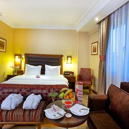 Hotel Ramada By Wyndham Old 4*