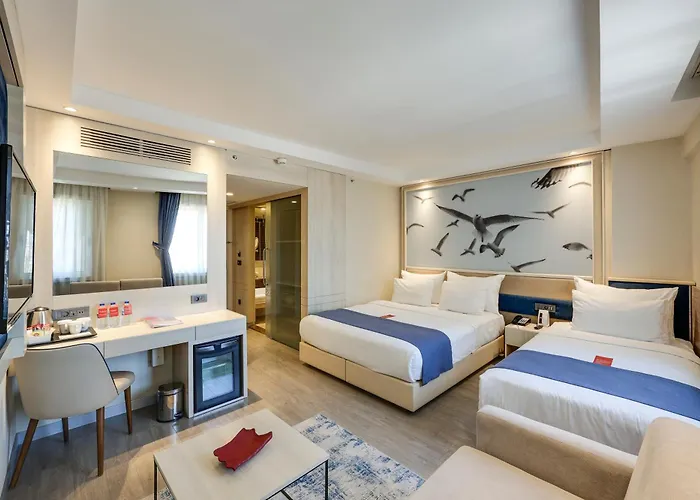 Отель Ramada By Wyndham Old