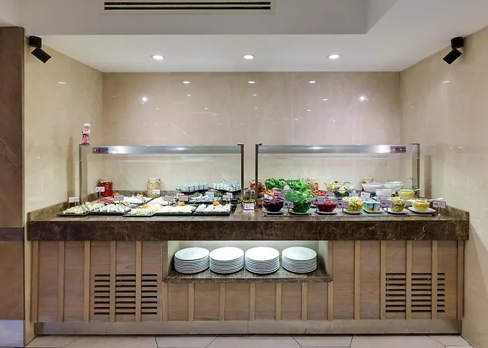 Отель Ramada By Wyndham Old 4*