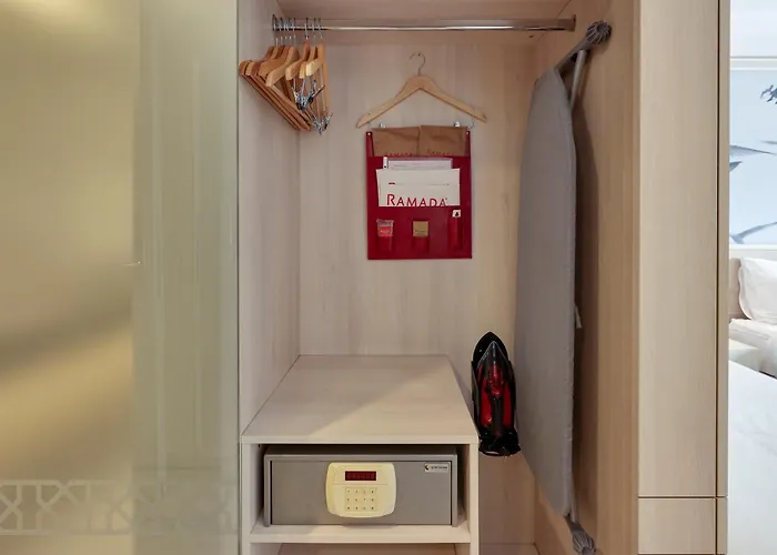 Отель Ramada By Wyndham Old Стамбул