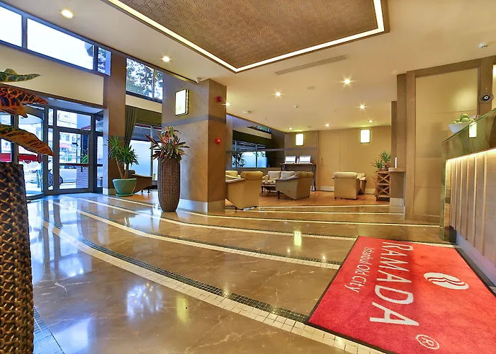 Отель Ramada By Wyndham Old