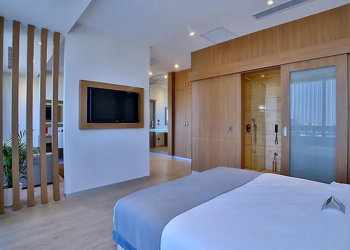 Ramada By Wyndham Old 4*