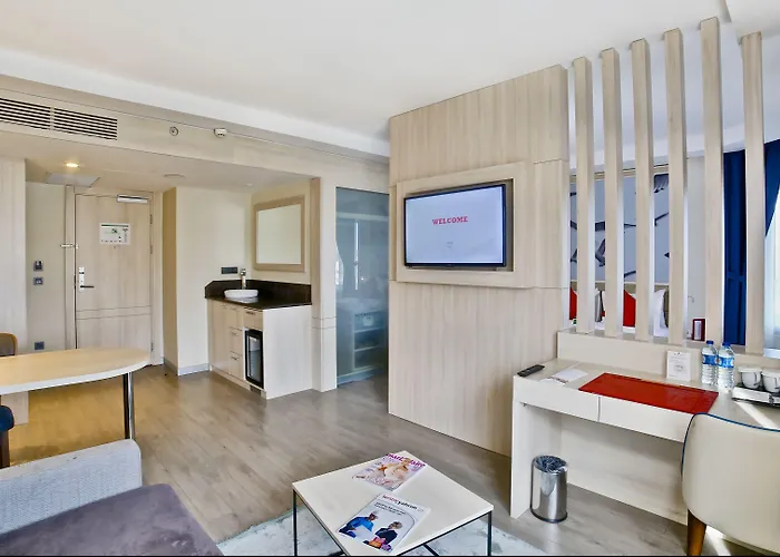 Отель Ramada By Wyndham Old