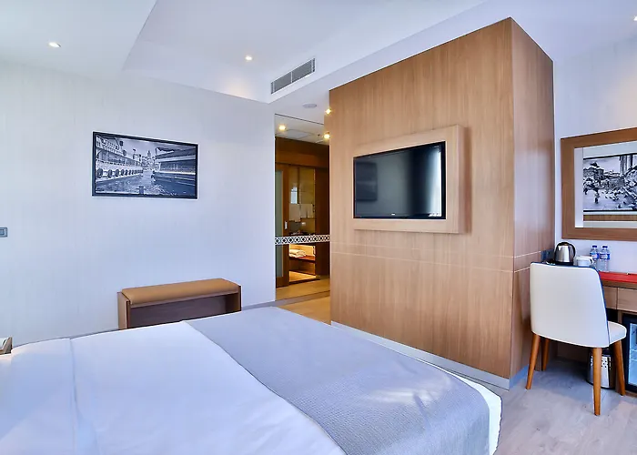 Ramada By Wyndham Old