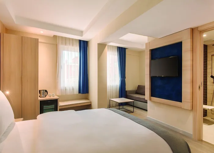 Ramada By Wyndham Old 4*