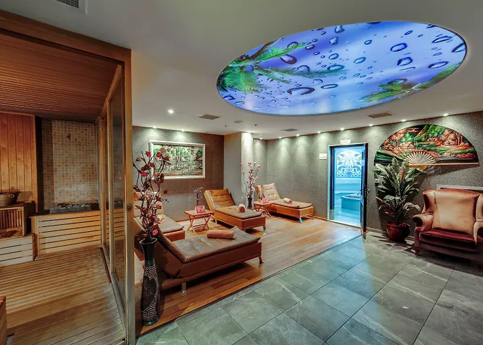 Отель Ramada By Wyndham Old