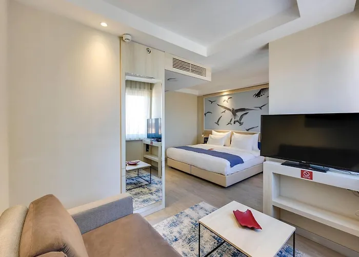 Ramada By Wyndham Old Отель