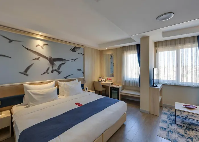 Отель Ramada By Wyndham Old