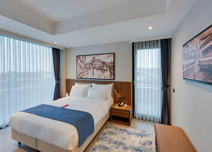 Отель Ramada By Wyndham Old 4*