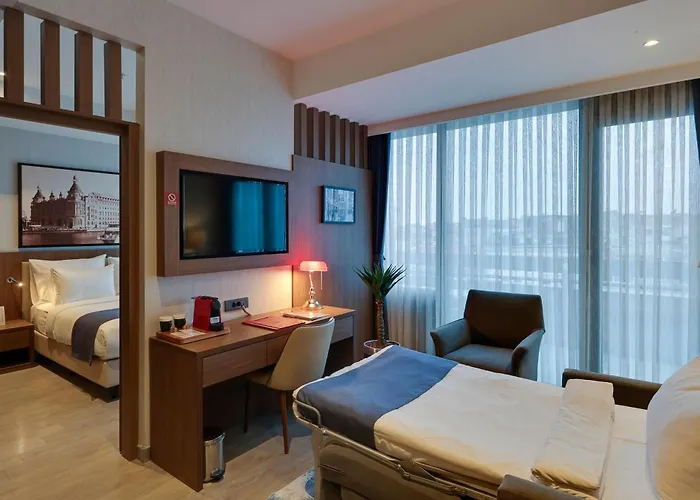 Ramada By Wyndham Old Отель