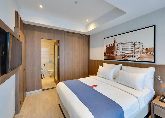 Отель Ramada By Wyndham Old