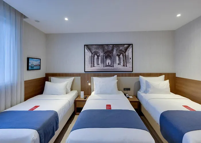 Ramada By Wyndham Old Отель