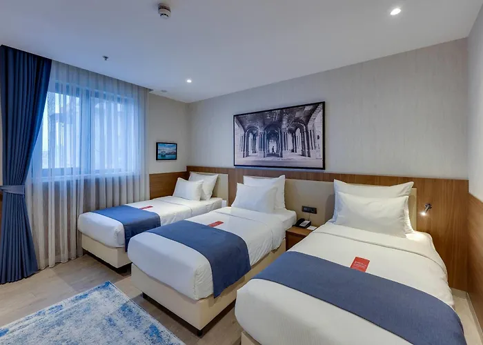 Отель Ramada By Wyndham Old