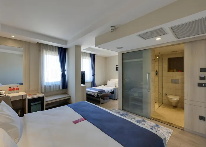 Ramada By Wyndham Old Отель 4*