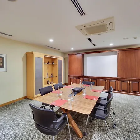 Ramada By Wyndham Old 4*